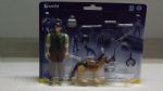 Guardia forestale con cane ed equipaggiamento